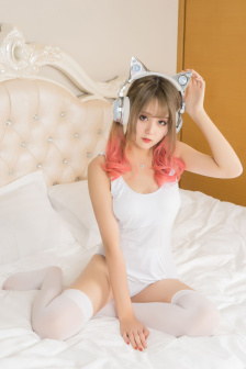 红色机尾